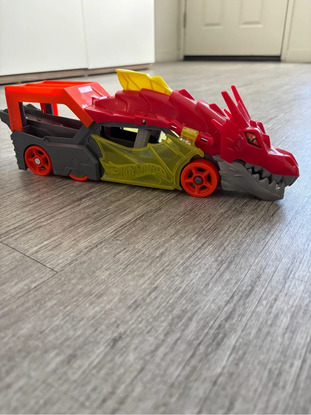 Hot Wheels City Dragon Transporter